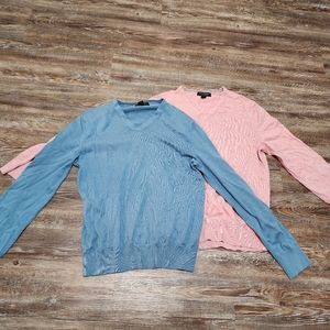Banana republic 2x v-neck sweaters